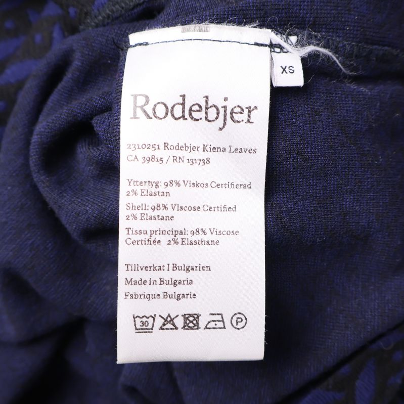 Etikett med materialinformation och skötselråd