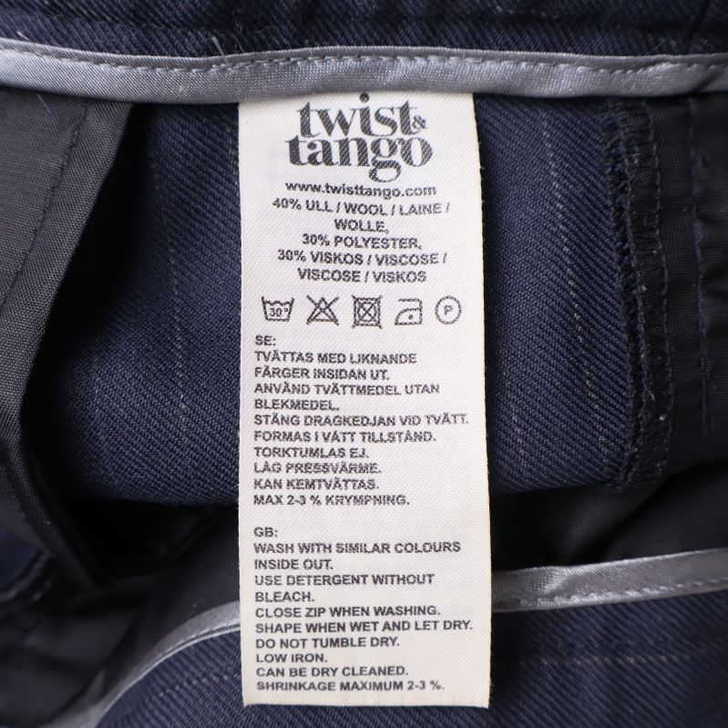 Materiallapp visar sammansättning med ull, polyester och viskos