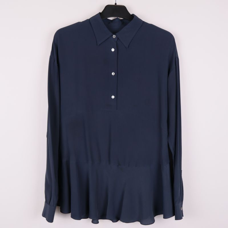 Mörkblå långärmad blus 