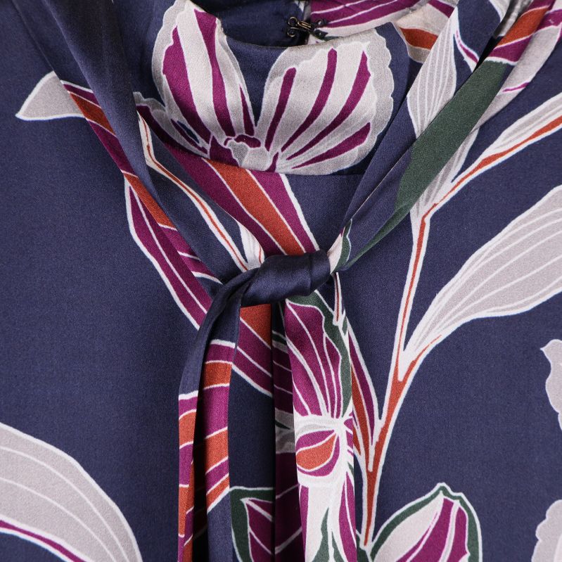 Knytning i nacken på klänningen