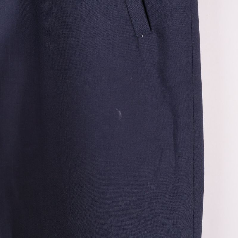 Närbild på fläck på framsida av benet