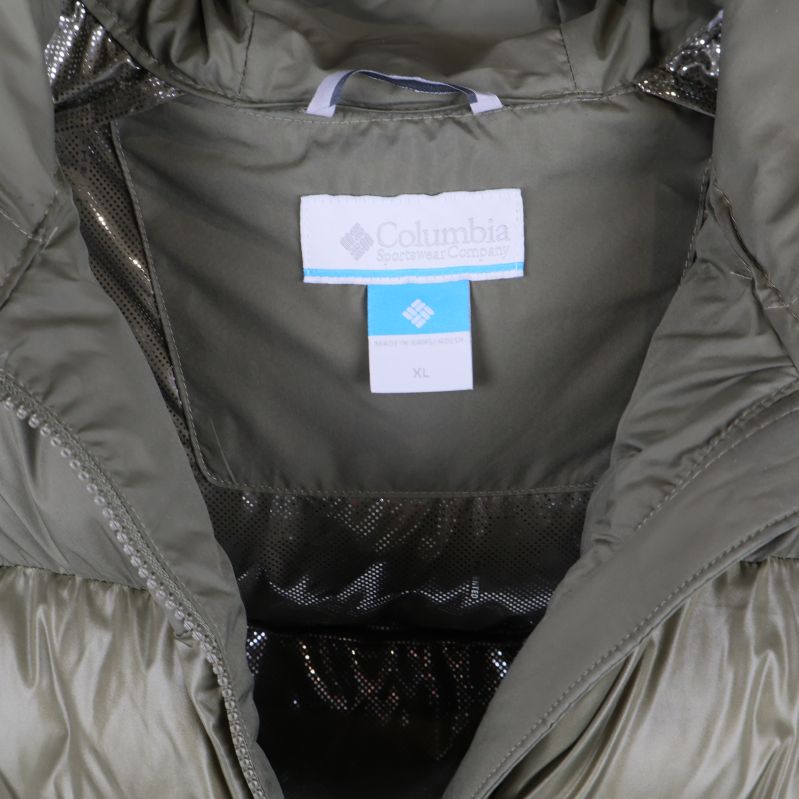 Columbia etikett och storlekslapp XL i västens krage