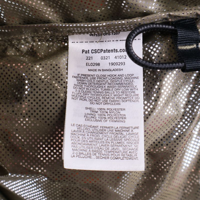 Materiallapp på insidan av västen med skötselinstruktioner