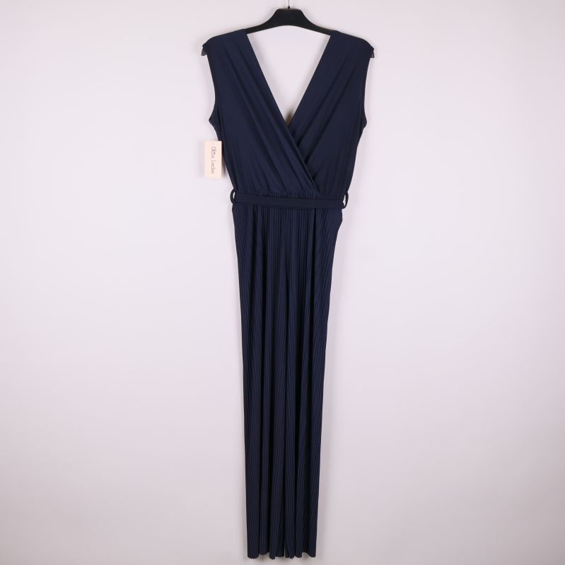 Baksidan av marinblå byxdress