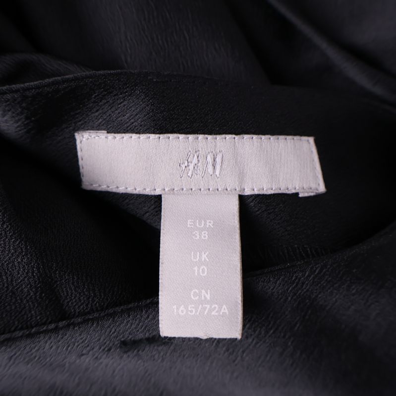 Storleksetikett visar EUR 38 och H&M