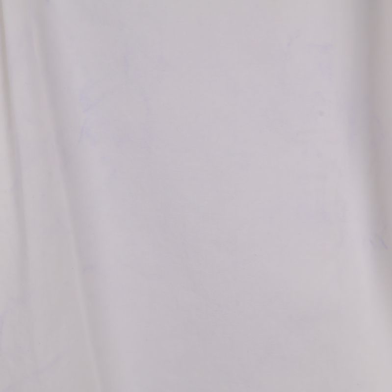 Närbild på vit skjortas tyg för att visa struktur