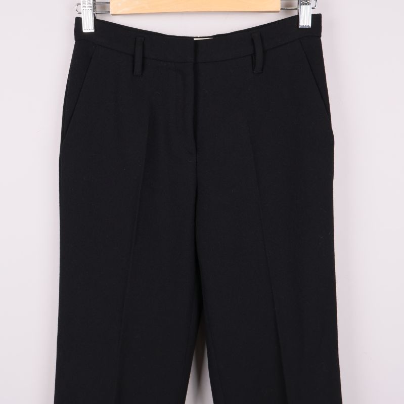 Närbild av övre delen med fickor och midja