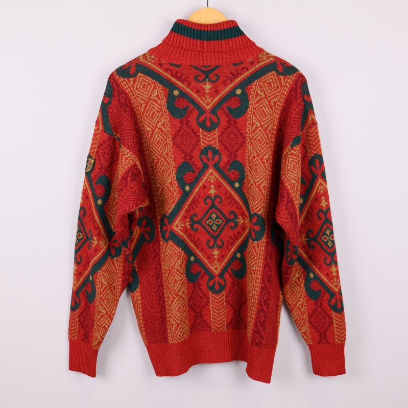 Baksida av stickad tröja med mönster