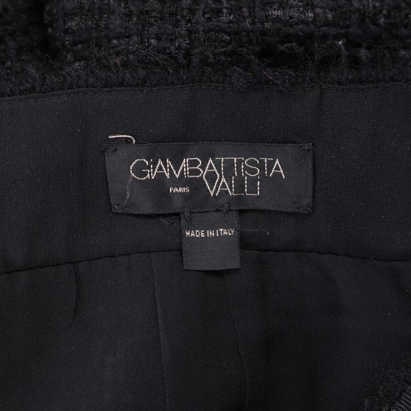 Närbild på Giambattista Valli etikett insydd i kjolens foder