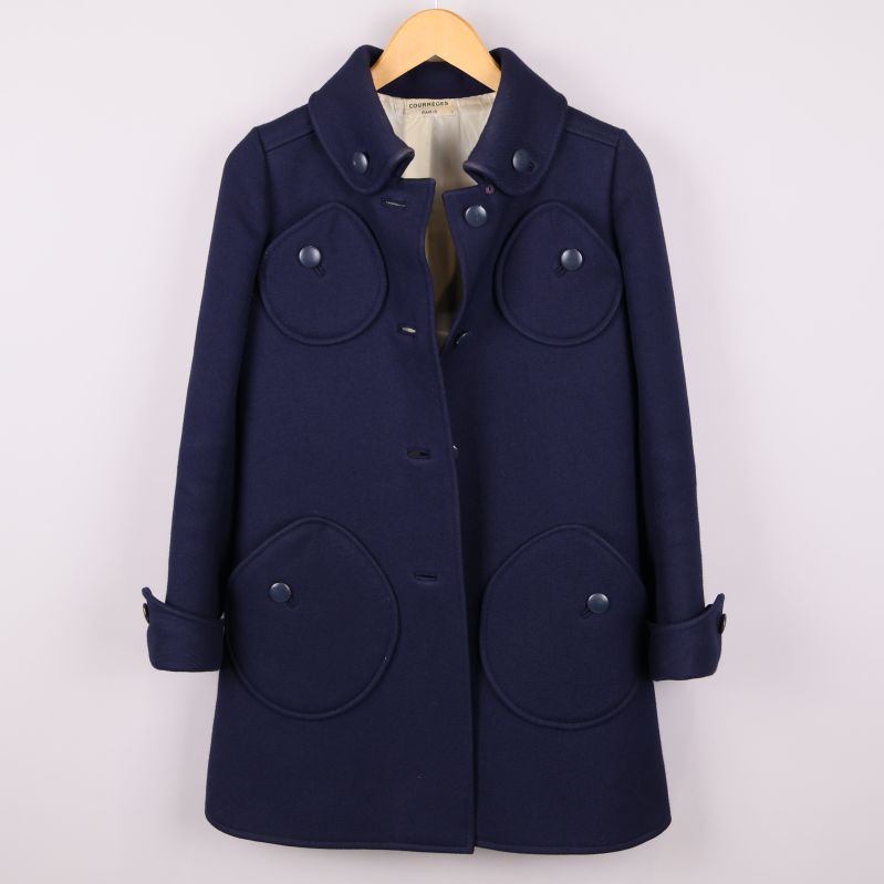 Marinblå kappa framifrånr