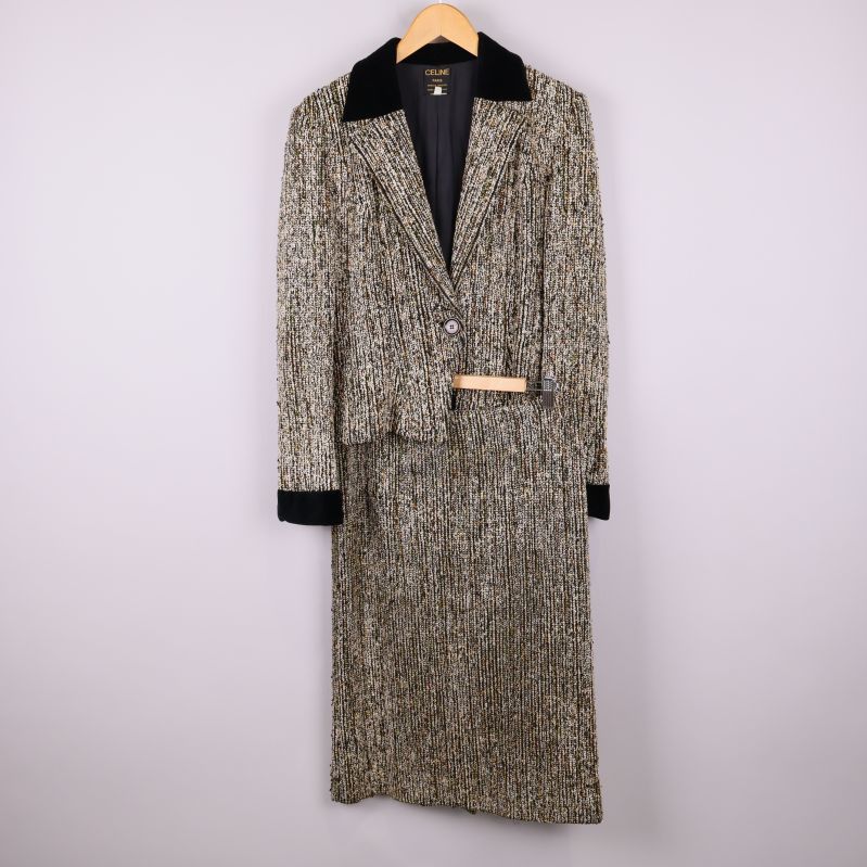 Tvådelad dräkt med kavaj och kjol 