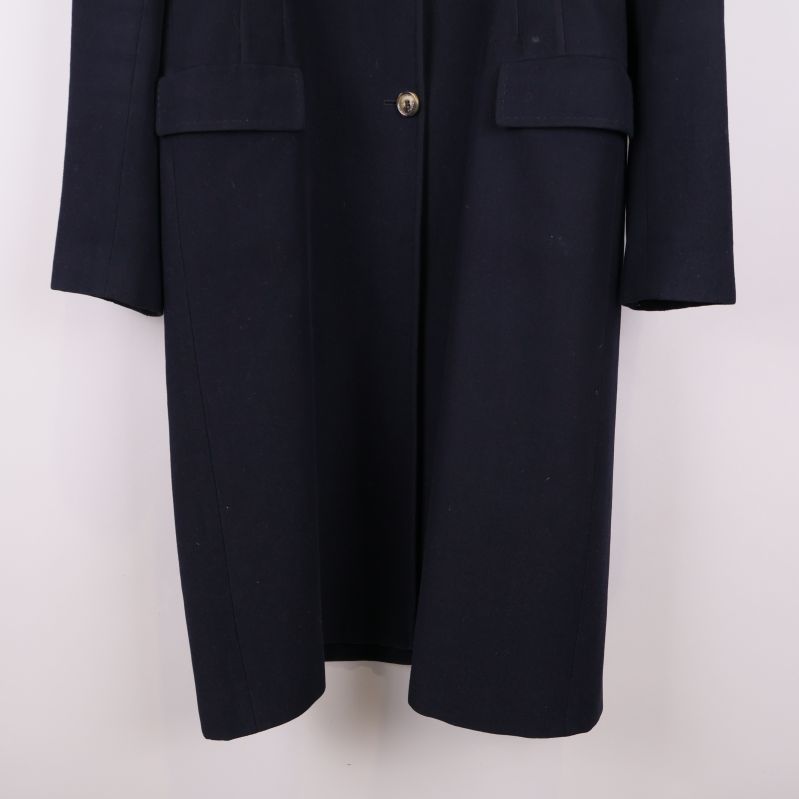 Kappans nedre del med slät, mörk finish