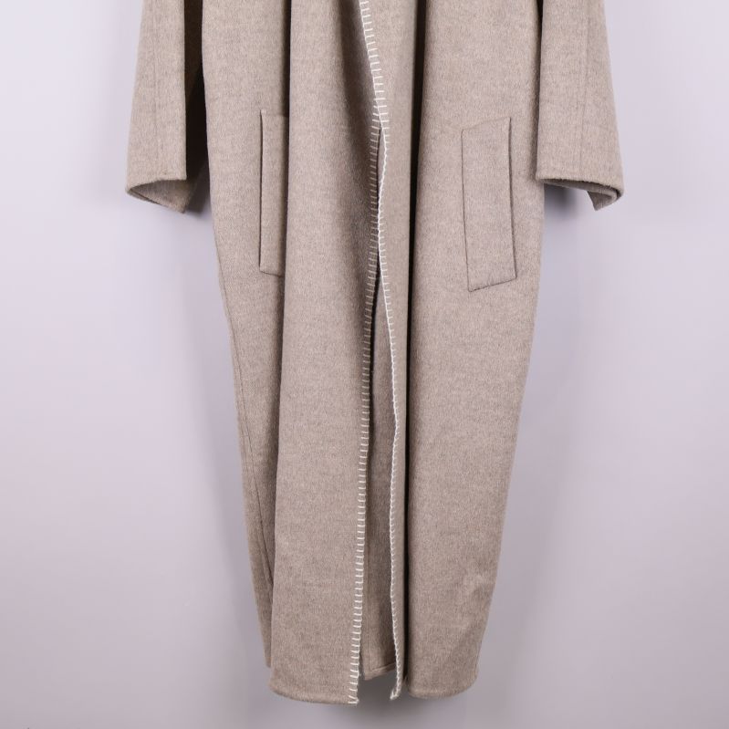 Nederdel med raka linjer och dubbla framfickor