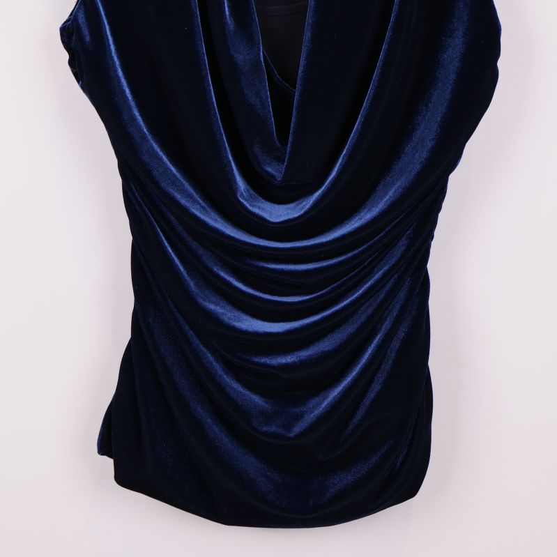 Draperad midja och plisserad framsida på topp