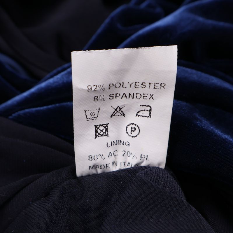 Materialetikett med materialuppgifter visar polyester och spandex