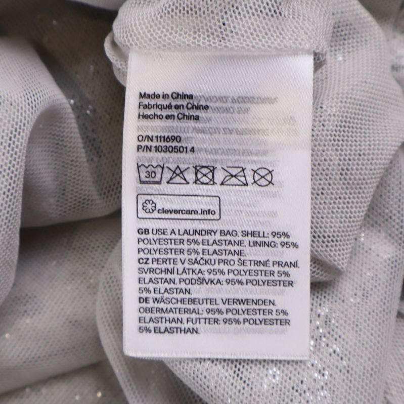 Tvättrådsetikett med materialinformation inuti toppen