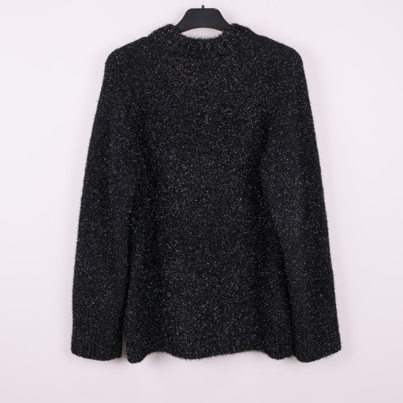 Svart stickad tröja med glittriga detaljer