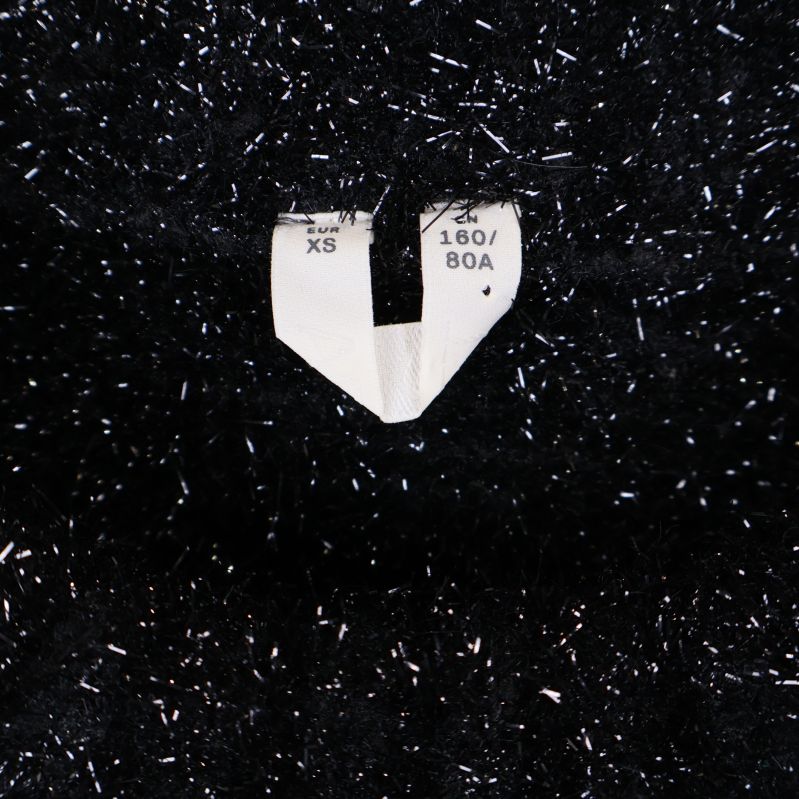 Svart stickad tröja med glittriga detaljer