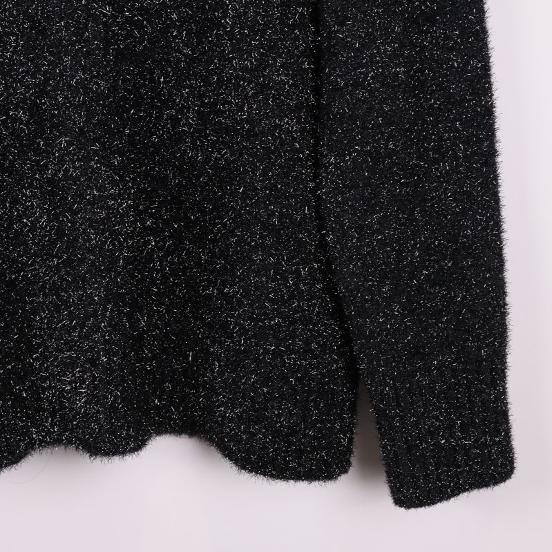 Närbild nedtill av tröjan