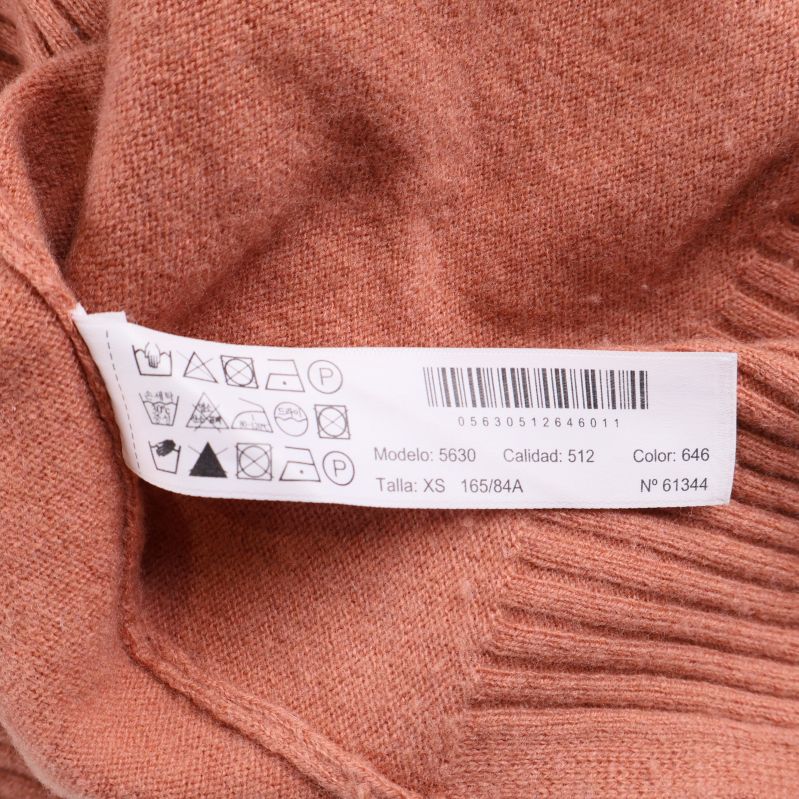 Tvättrådsetikett och storleksangivelse XS synlig