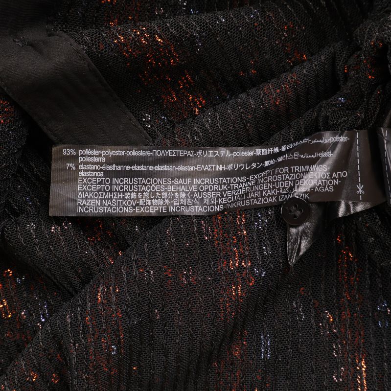 Materiallapp med information om skjortans material