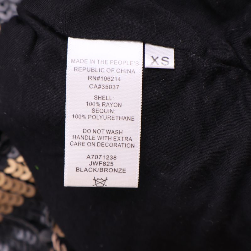 Tvättråd och materiallapp med detaljer om toppens fiberinnehåll