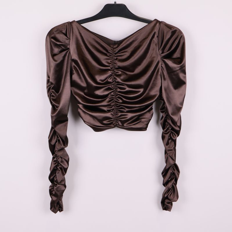 Brun glansig topp med drapering och puffärmar bakifrån