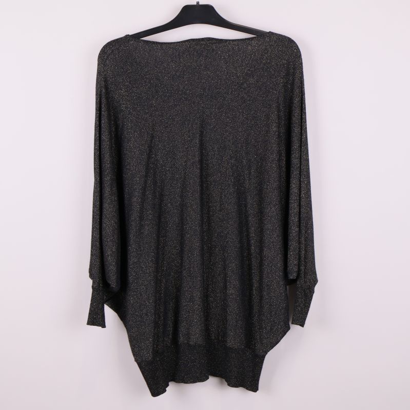 Svart glittrig topp med fladdermusärmar bakifrån