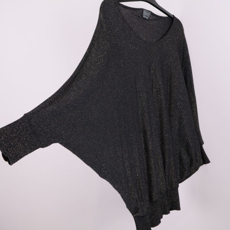 Topp med utsträckt ärm för att visa fladdermusärm