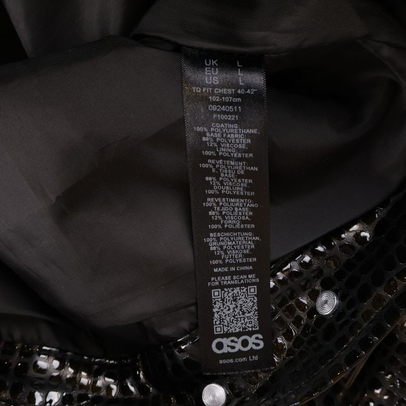 Materialetikett inuti jackan med ASOS logotyp