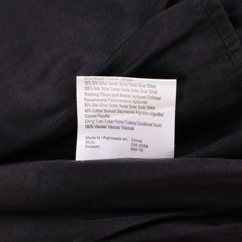 Materialetikett med information på flera språk