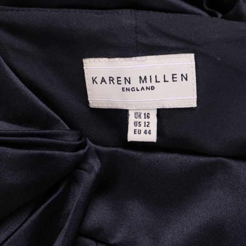 Närbild på Karen Millen etikett och storleksangivelse