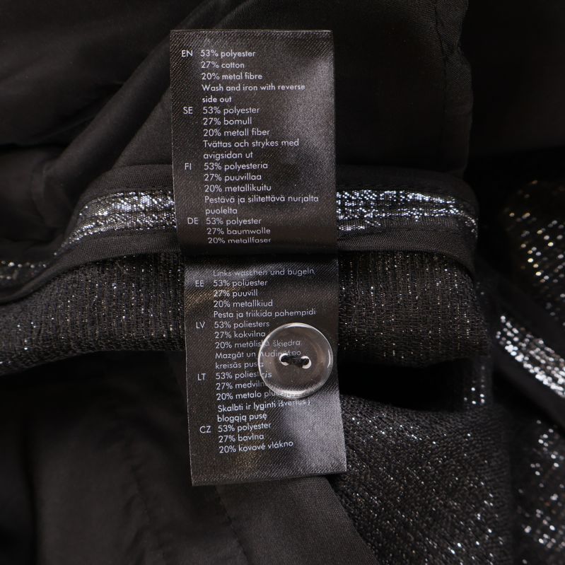 Materialinformation på inneretikett i byxorna