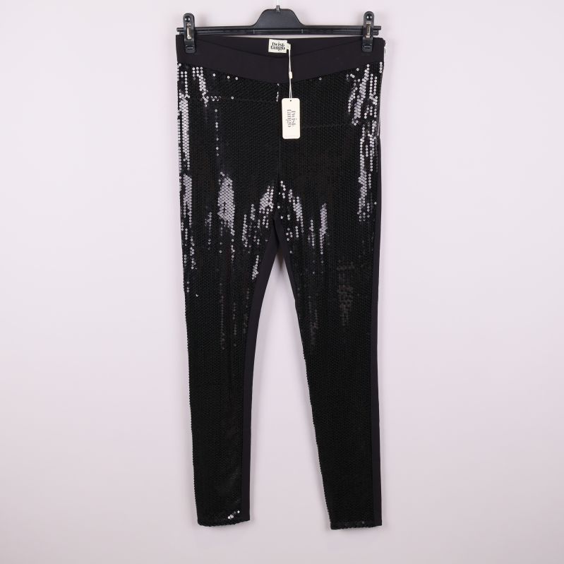 Framsida av svarta tights med paljetter och stretchig midja