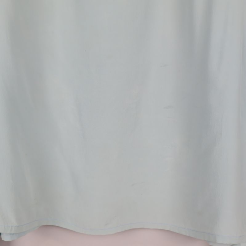 Närbild på tyg med svaga märken och struktur