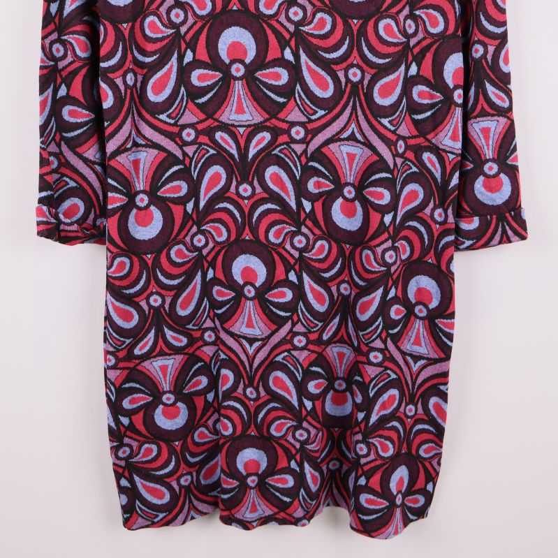 Nedre delen av klänning med rundad fåll