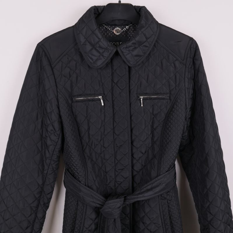 Överkropp av jackan med två dragkedjor och skärp