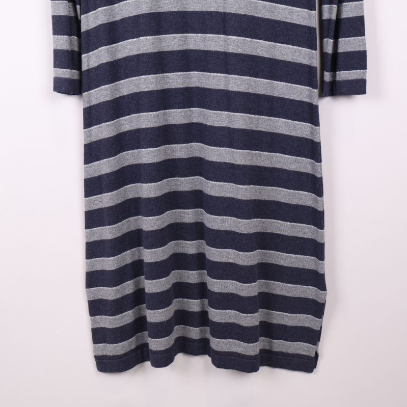 Nedre delen av randig trikåklänning