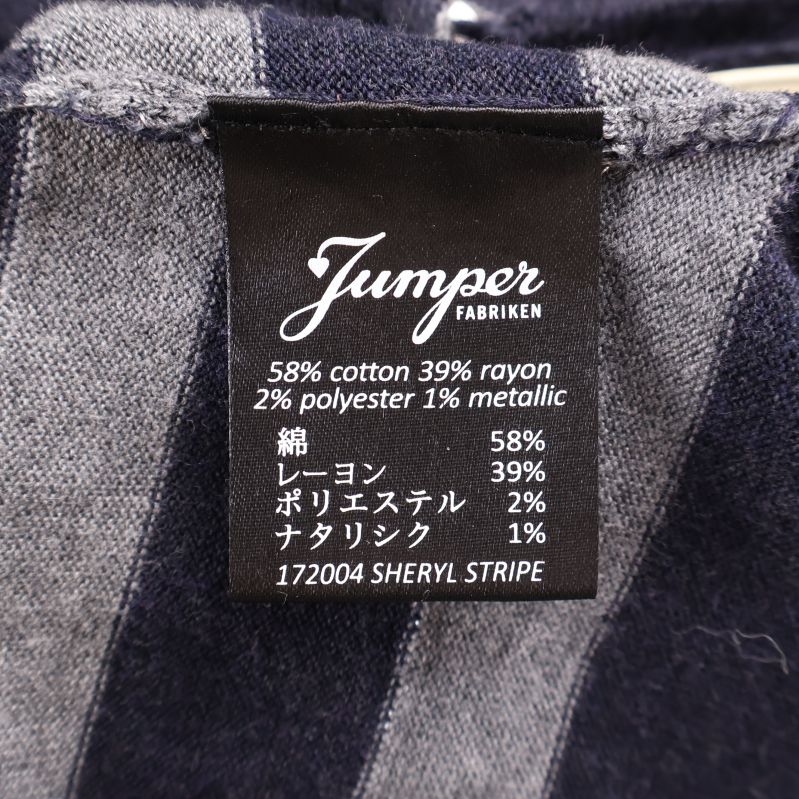 Materialetikett: 58% bomull, 39% rayon, 2% polyester, 1% metallic