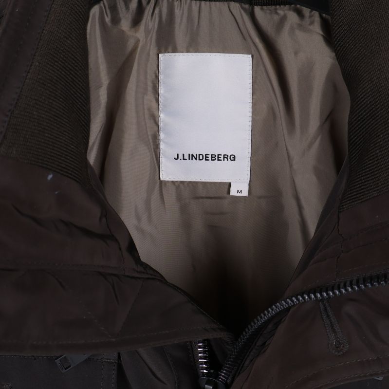 Insidan på jackan med vit J.Lindeberg-etikett