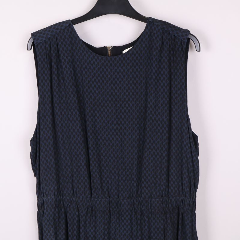 Övre framsidan av klänningen med elastisk midja