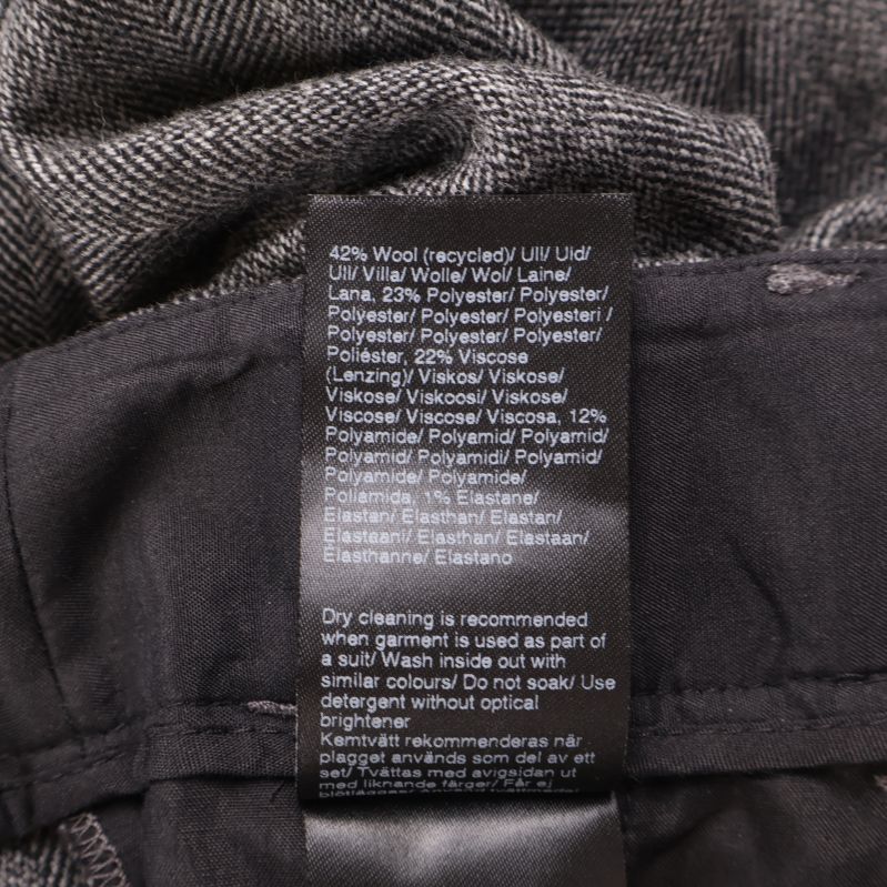 Materiallapp med sammansättning på svenska och engelska