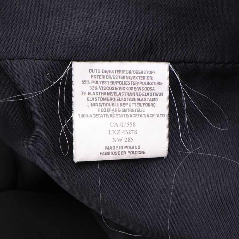Materialetikett med detaljer om material och tvättråd