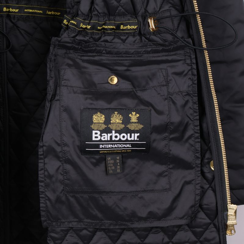 Insidan av jackan med Barbour International etikett