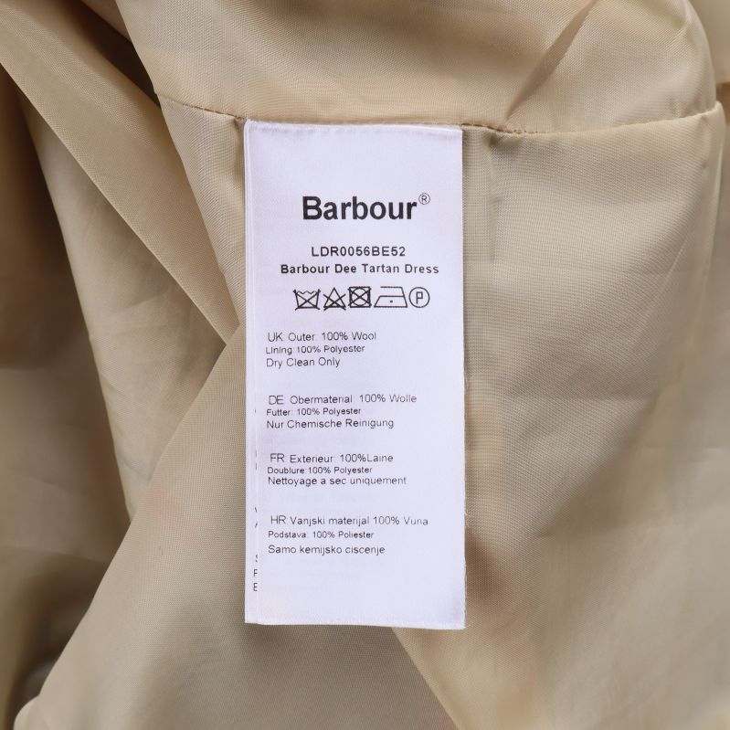 Tvättrådsetikett anger material 100% ull och foder av polyester