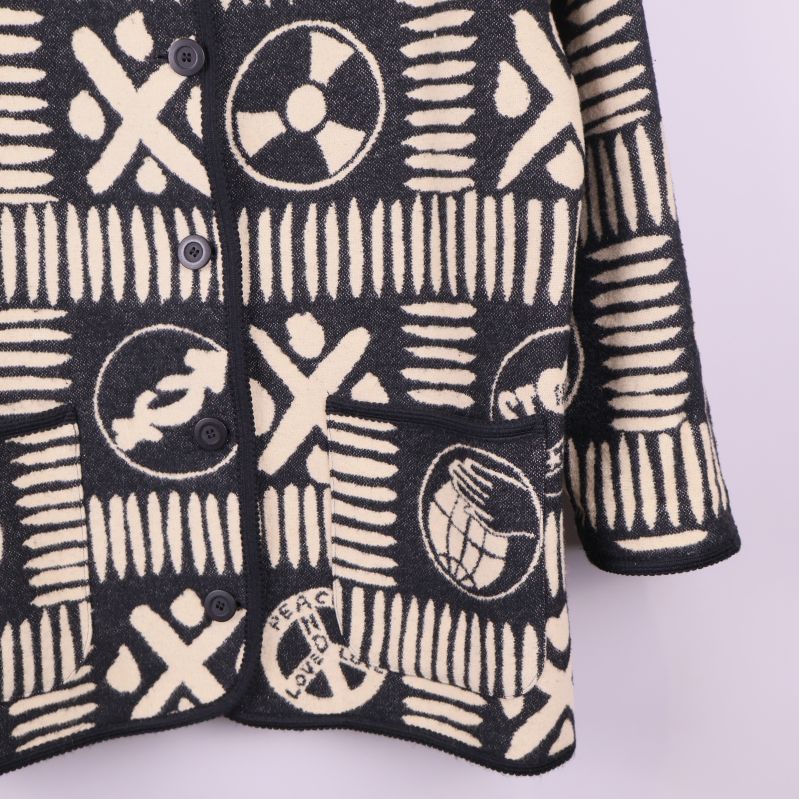 Ficka och nederdel av jackan med grafisk design