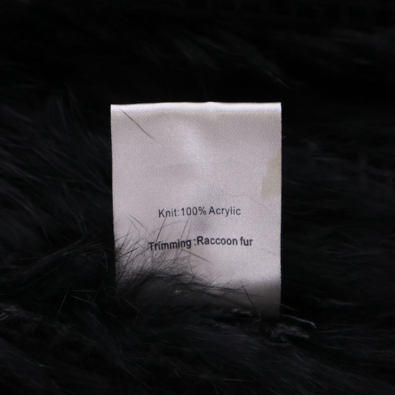 Materialetikett: 100% akryl, kant av tvättbjörnspäls