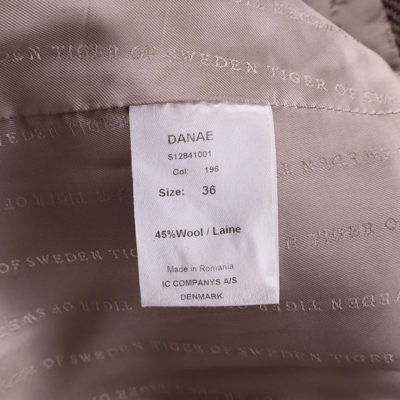 Material- och storleksetikett med information om ull