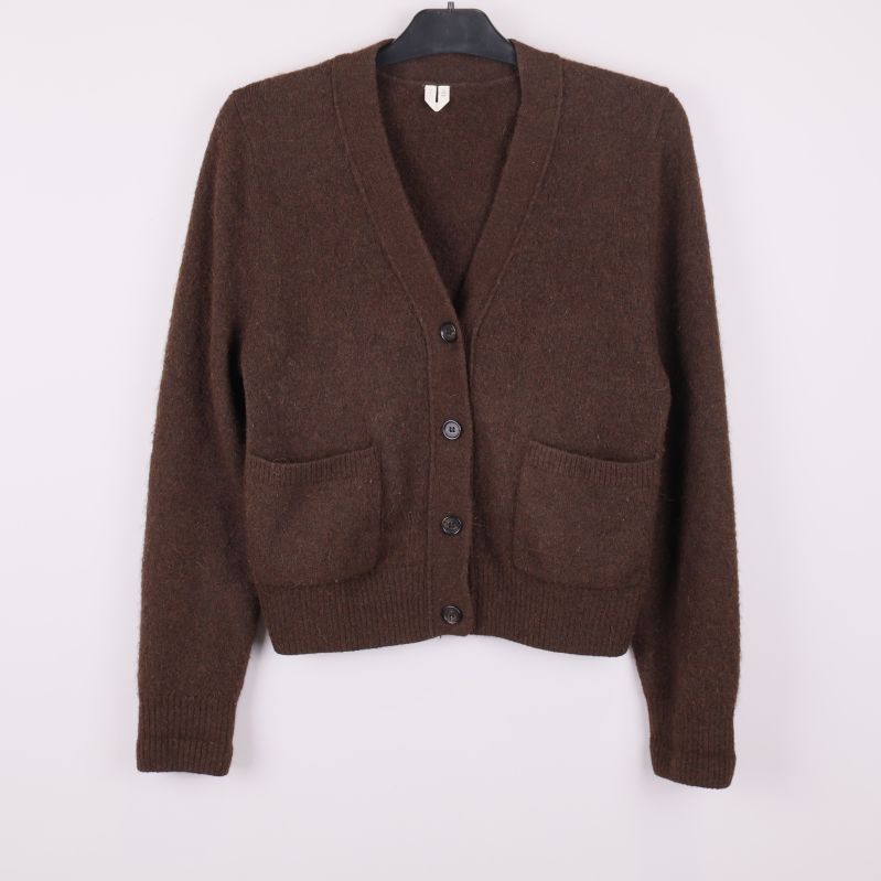 Brun cardigan med fickor och knappar frampå