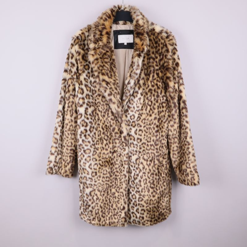 Leopardmönstrad fuskpälsjacka med krage och knäppning framtill